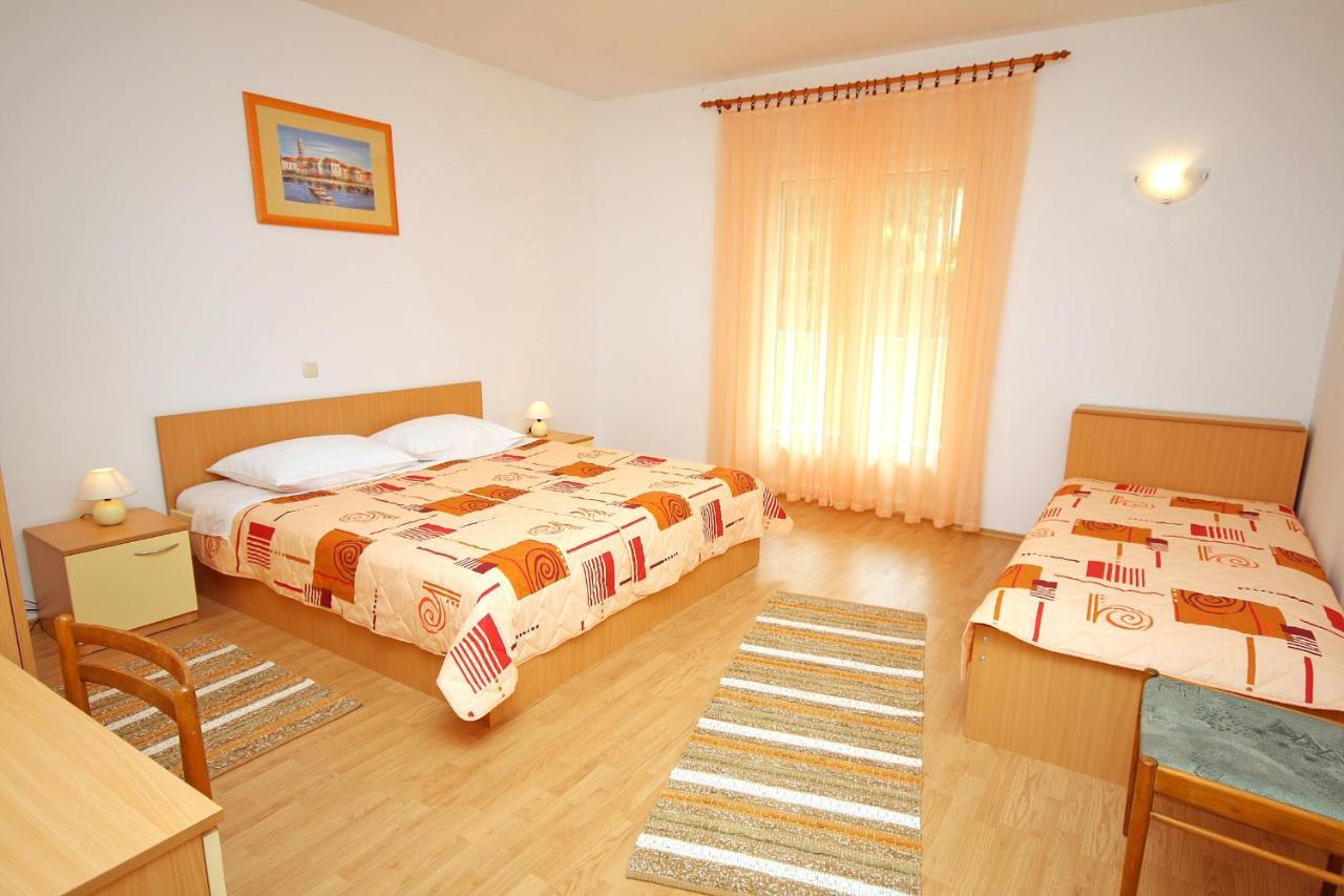 Apartments With A Parking Space Palit, Rab - 5028 Exterior photo